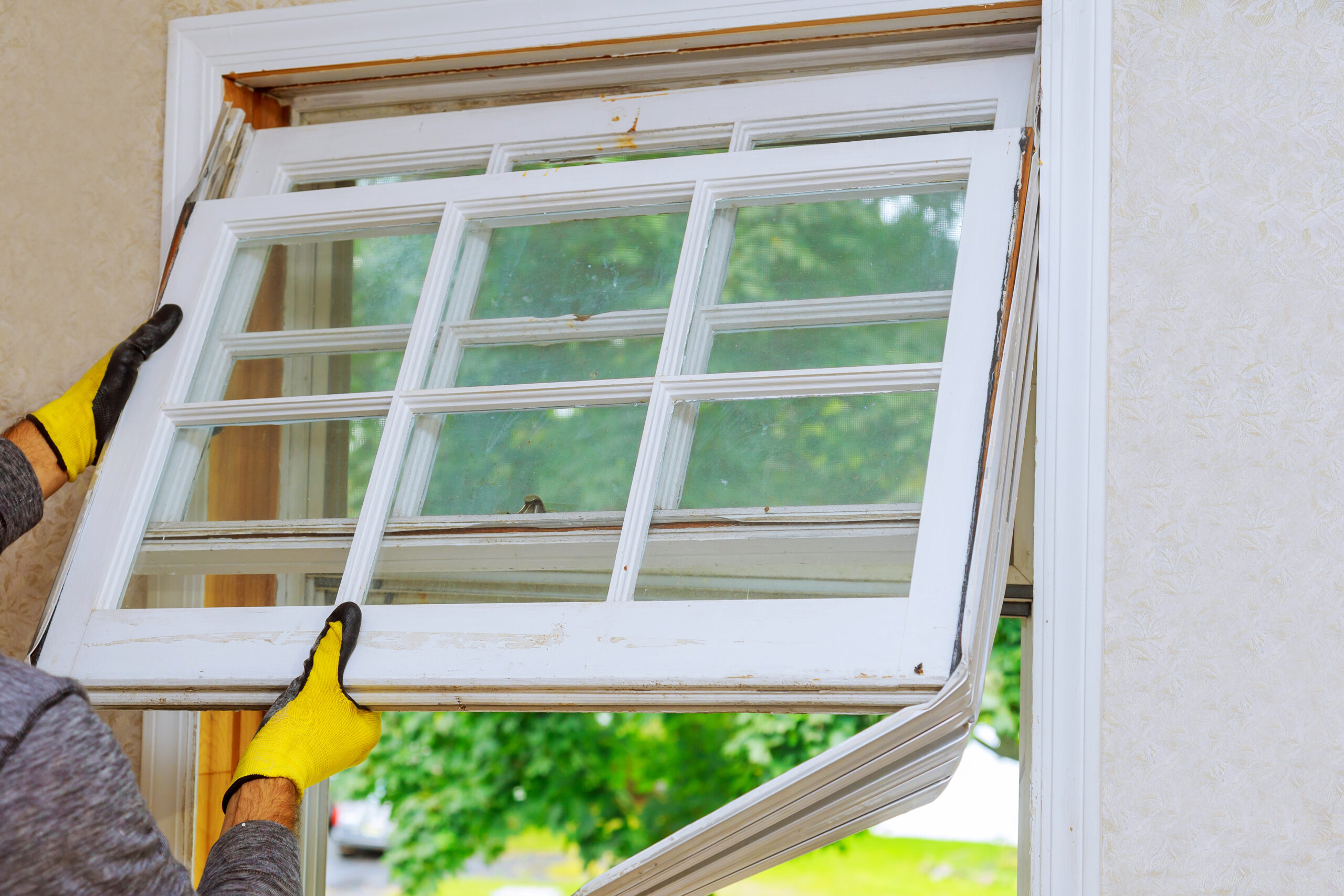 7 SIGNS THAT TELL YOU WHEN TO BUY NEW WINDOWS